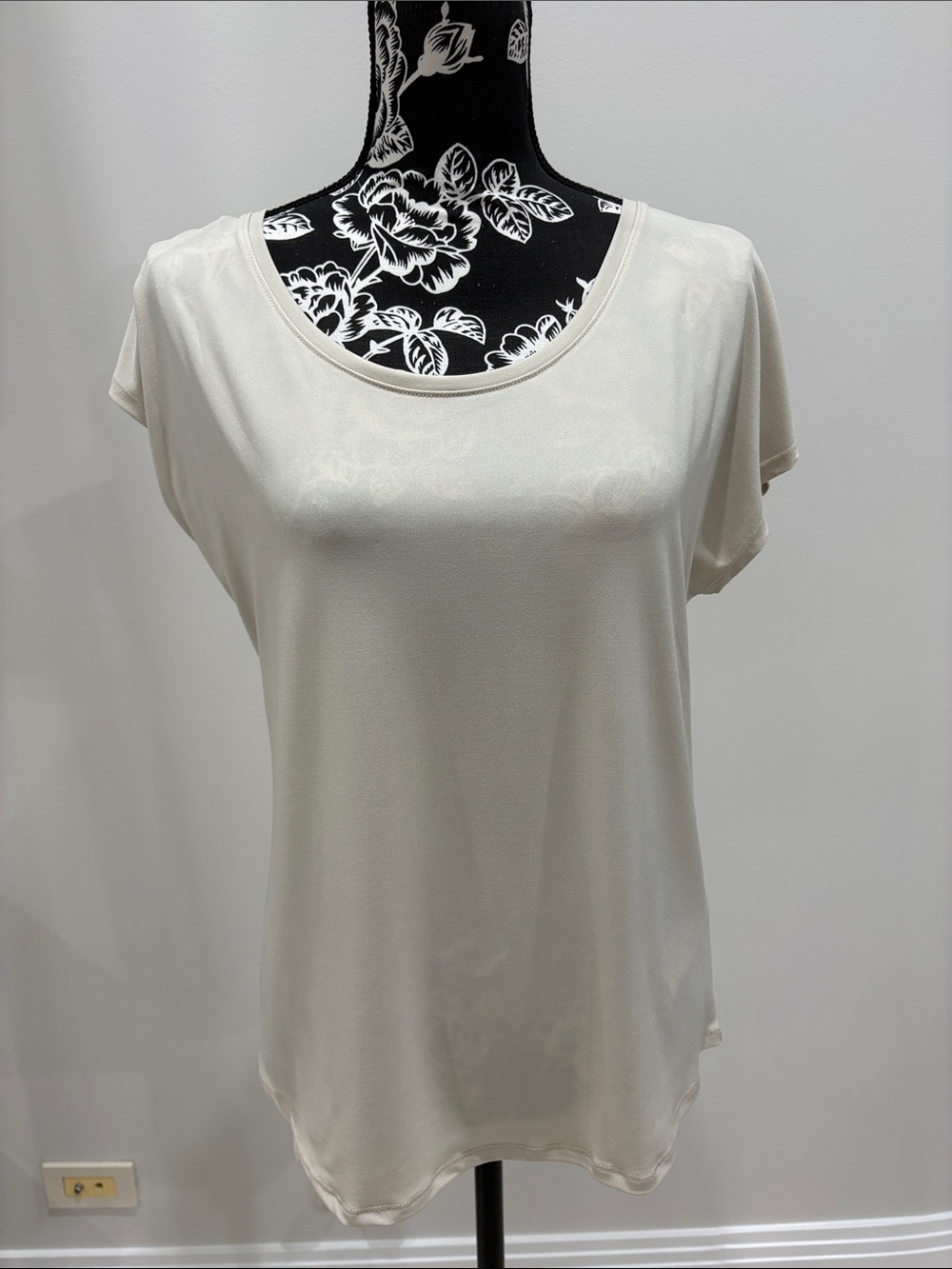 Chico’s The Ultimate Tee Beige Size 2